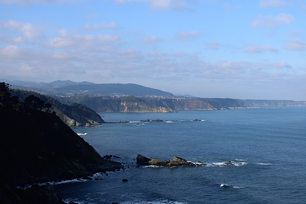 Bonita vista desde el mirador del Espíritu Santo en la senda de los Miradores en Asturias
