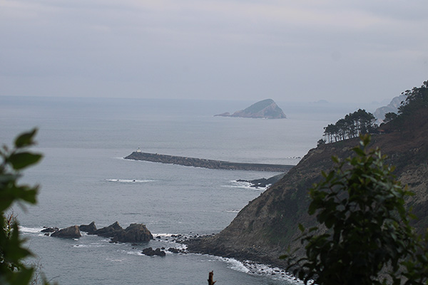 Bonitas vistas de la costa desde el mirador de la Atalaya en la senda de los miradores en Asturias