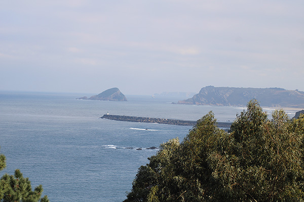 Vista de la costa este desde el mirador de los Glayos en la senda de los miradores en Asturias