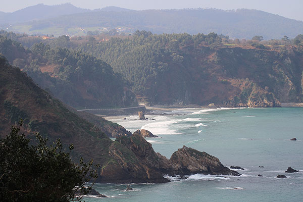 Vista de la costa oeste desde el mirador de los Glayos en la senda de los miradores en Asturias