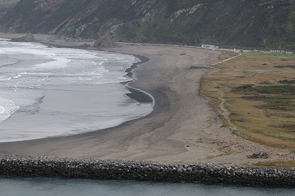 Playa de los Quebrantos en San Juan de la Arena, vista desde la subida a la senda de los Miradores