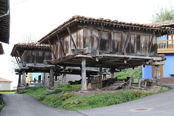 Hórreos en el pueblo de Sietes, en el municipio de Villaviciosa en Asturias