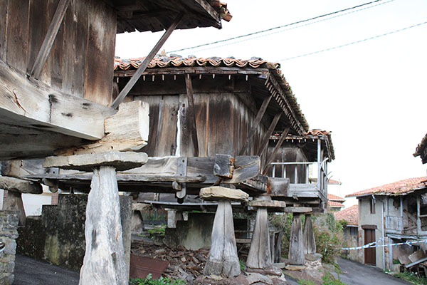 Hórreos en el pueblo de Sietes, en el municipio de Villaviciosa en Asturias