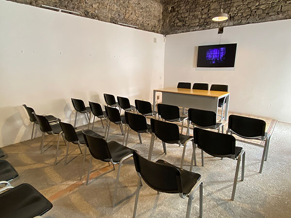 Sala de audiovisuales de la ciudadela de Celestino Solar en Gijón