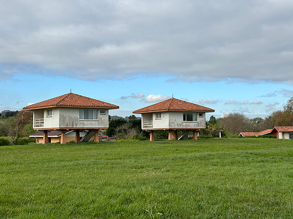 Chalets en Perlora ciudad de vacaciones