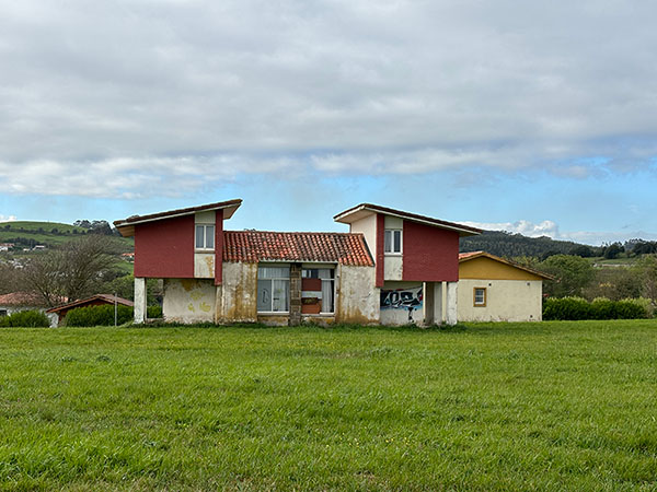 Chalets en Perlora ciudad de vacaciones