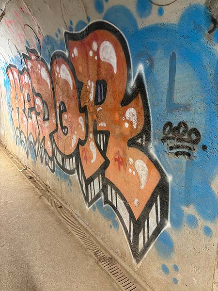 Túneles en Perlora con grafittis