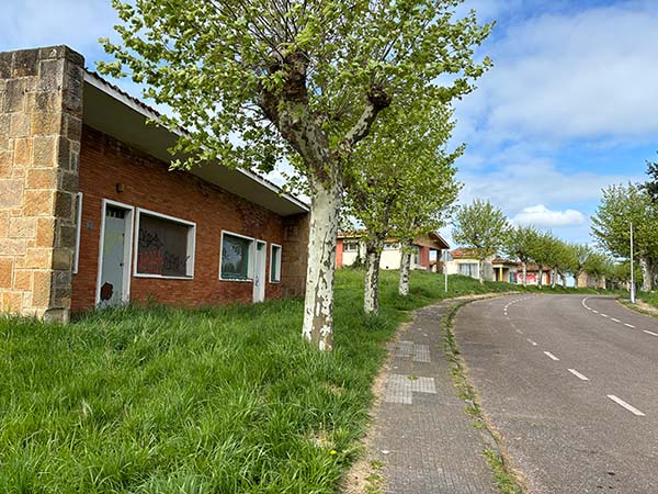 Una de las 6 calles de Perlora ciudad de vacaciones