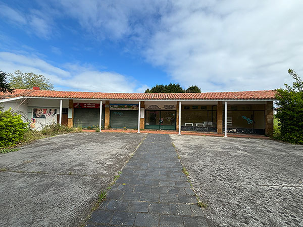 Edificación de locales comerciales en Perlora ciudad de vacaciones