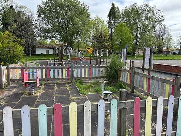 Zona de juegos infantiles en Perlora ciudad de vacaciones
