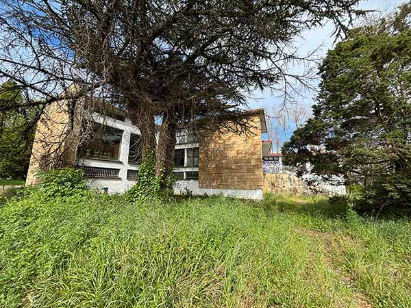 Edificio de salones para comedores en Perlora ciudad de vacaciones