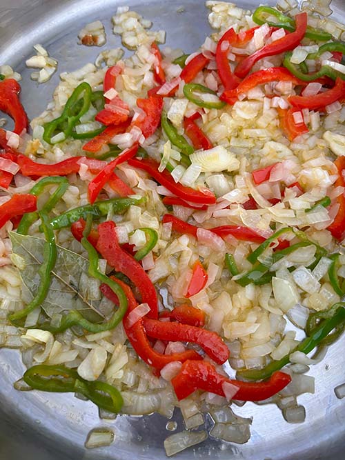Verduras sofriendo para el marmitako