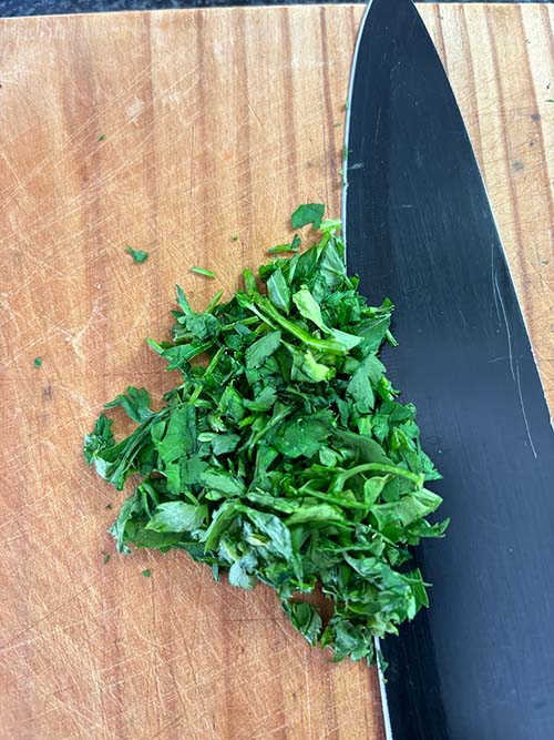 Perejil troceado para el marmitako