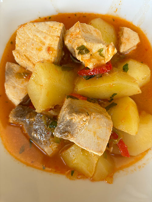 Plato de marmitako de bonito