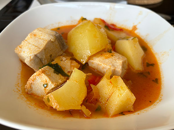 Plato de marmitako de bonito