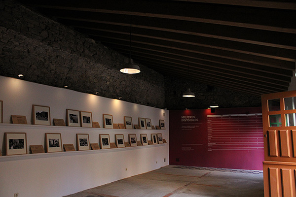 Interior de una de las salas de exposición temporal en la ciudadela de Celestino Solar en Gijón