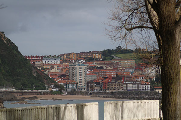 Candás visto desde Perlora ciudad de vacaciones