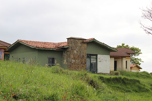 Chalets en Perlora ciudad de vacaciones