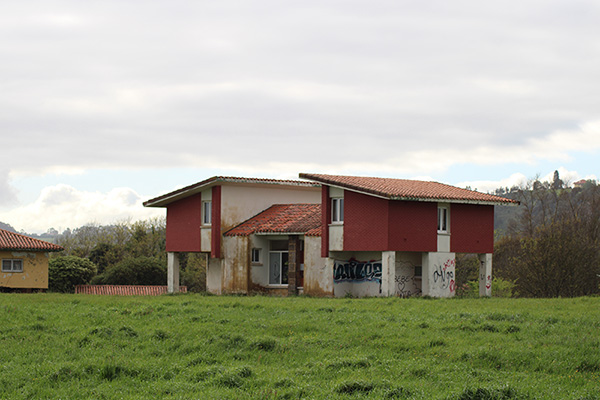 Chalets en Perlora ciudad de vacaciones