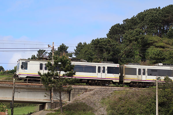 Ferrocarril en el que puedes acceder a Perlora ciudad de vacaciones