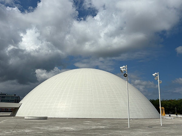Cúpula del centro Niemeyer en Avilés