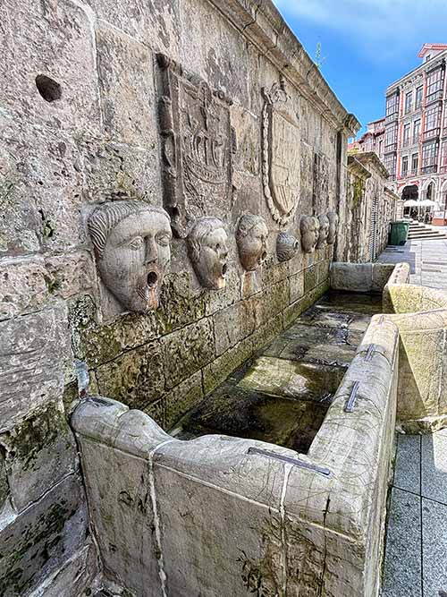 Fuente de los caños de San Francisco en Avilés