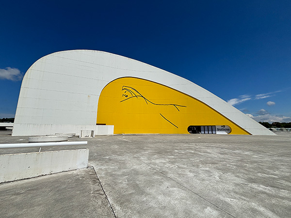 Auditorio del centro Niemeyer en Avilés