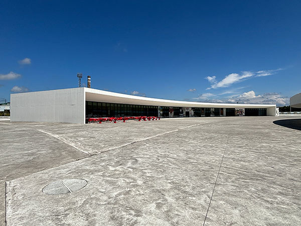 Vista del edificio polivalente del centro Niemeyer en Avilés