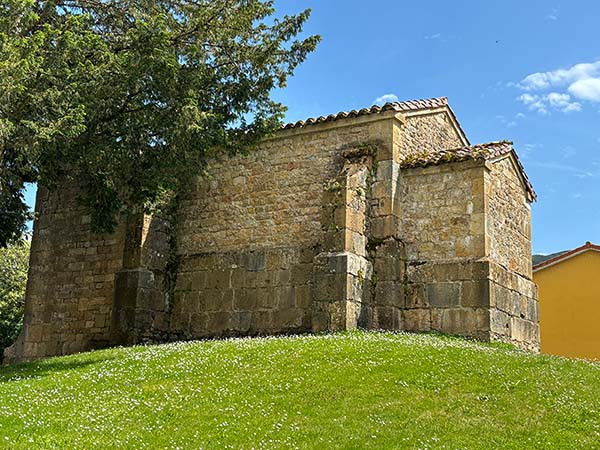 Ermita de Santa Cruz en Cangas de Onís en Asturias
