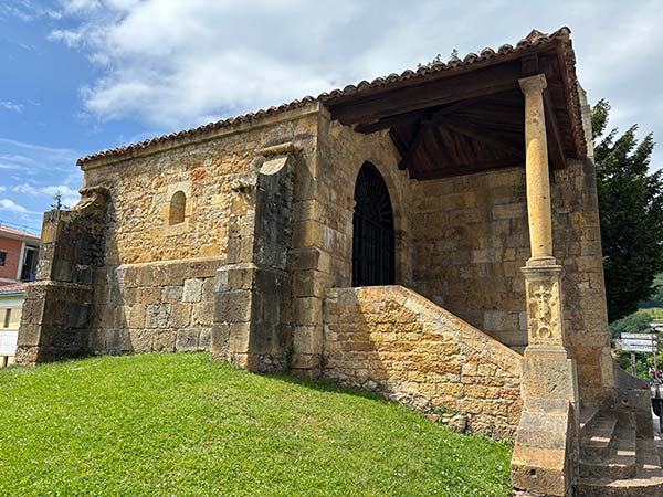 Ermita de Santa Cruz en Cangas de Onís en Asturias