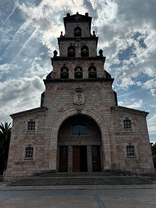 Iglesia de la Asunción en Cangas de Onís en Asturias