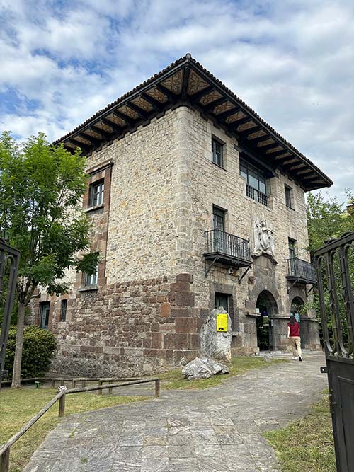 Casa Dago, oficina administrativa del parque natural de los Picos de Europa
