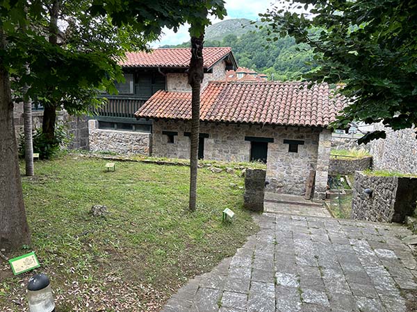 Casa Dago, oficina administrativa del parque natural de los Picos de Europa