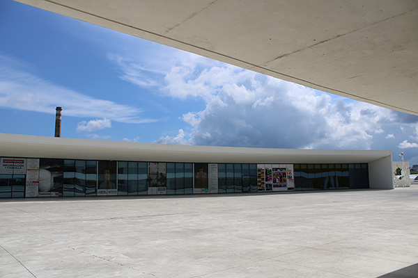Vista del edificio polivalente del centro Niemeyer en Avilés