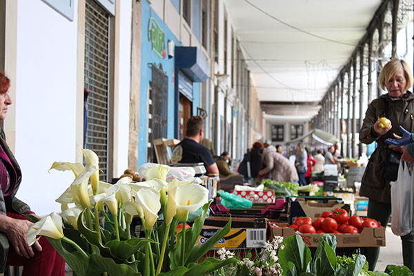 Interior de la plaza del Mercado en Avilés