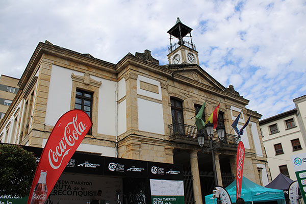 Edificio del ayuntamiento de Cangas de Onís en Asturias