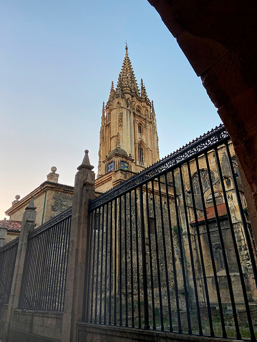 Imagen de la catedral de Oviedo en Asturias