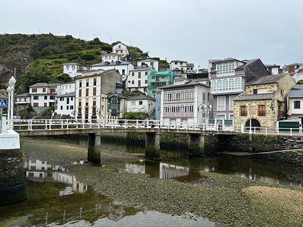 Puente del beso en Luarca en Asturias