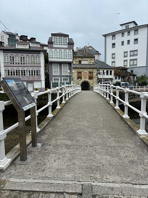 Puente del beso en Luarca en Asturias