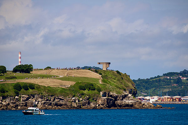 Vista del elogio del horizonte desde el mayán de tierra en Gijón