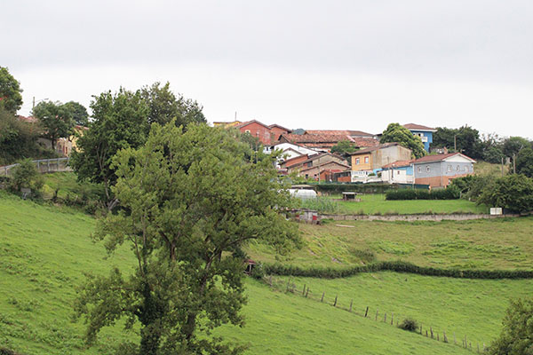Barrio de la Focara de Arriba en Santianes en Oviedo donde está las ruinas del castillo de Tudela