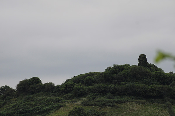 Vista de las ruinas del castillo de Tudela en la Focara en Olloniego en Asturias