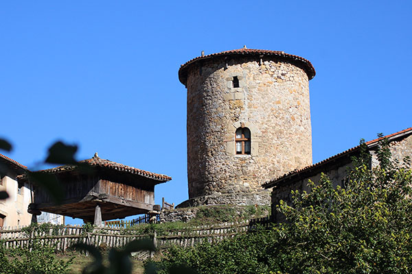 Hórreos y paneras en Bandujo en Asturias