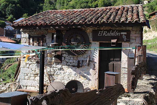 Molino de rabilar en Bandujo en Asturias