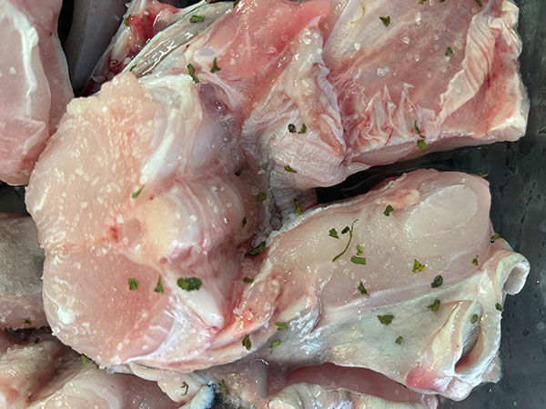 Congrio troceado para guisar en salsa verde