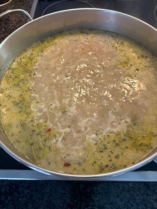 Ya cociendo la salsa verde