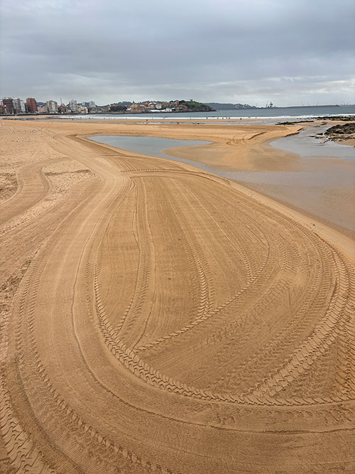 En otoño las playas se vacían de bañistas y son lugar privilegiado para pasear