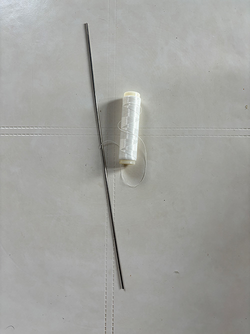 Aguja de cebar e hilo de licra para la pesca
