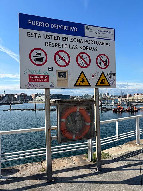 Señal de prohibición en puertos
