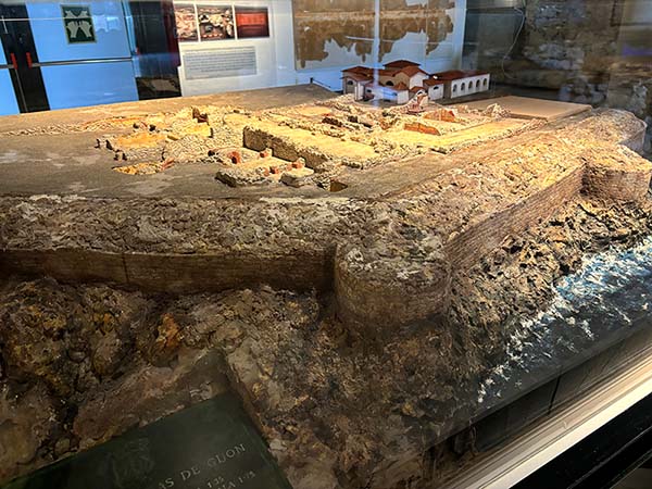Maqueta del emplazamiento romano del cerro de Santa Catalina en Gijón